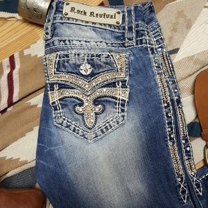 😘😍STUNNING "Celinda" cuffed skinny Rock Revival